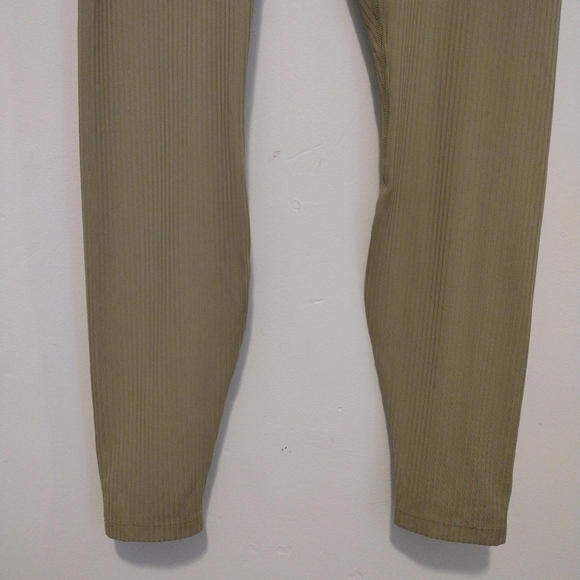 All in Motion - Ultra High Rise Ribbed Leggings - Picture 8 of 16